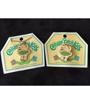 CABBAGE PATCH KIDS VINTAGE 1983 ENAMEL NECKLACE & PIN LOT APPALACIAN ARTWORK New